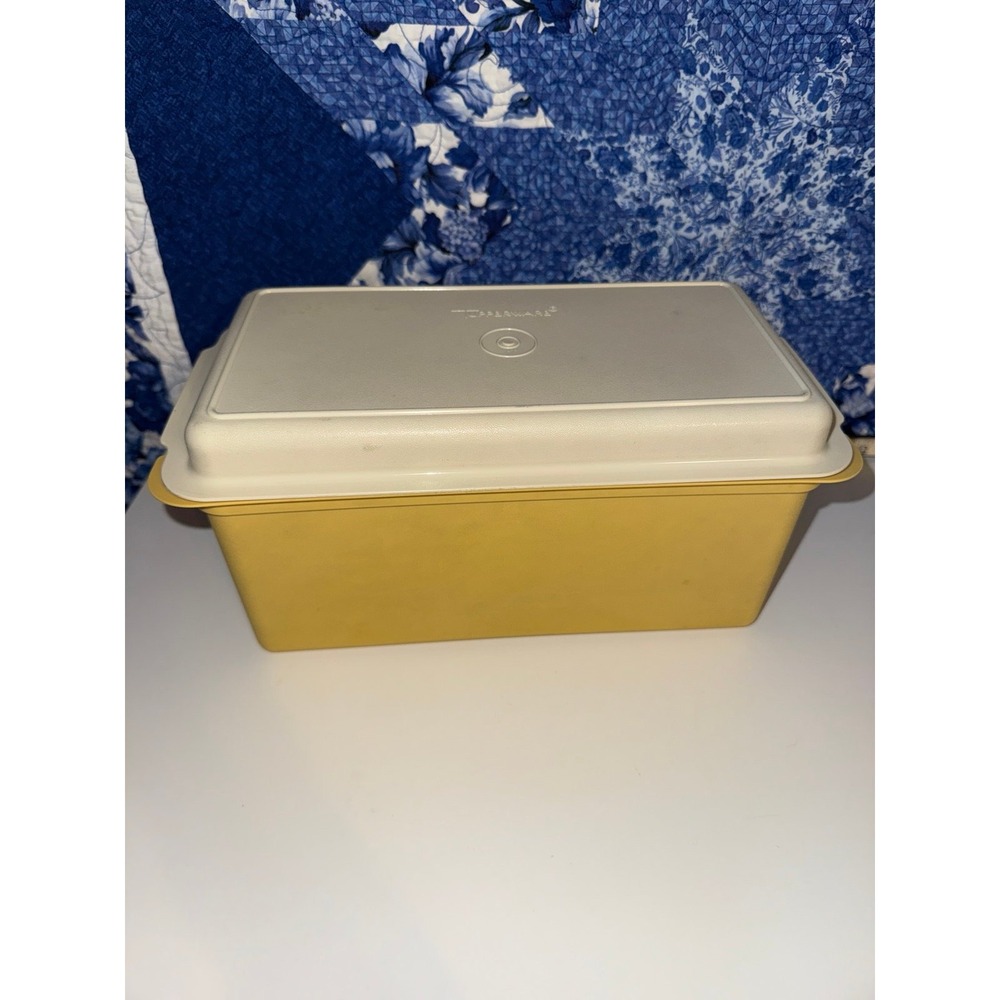 Vintage Tupperware Bread Box Container Yellow Beige Lid. Granny core. Cottage